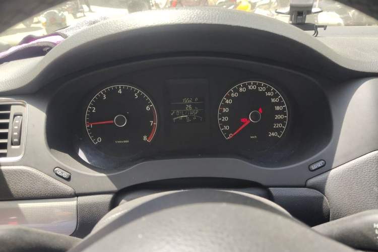Used Volkswagen Sagitar 2014 Revised Version 1.6L Automatic Comfort Edition Instrument Cluster