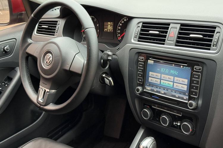 Used Volkswagen Sagitar 2014 Revised Version 1.6L Automatic Comfort Edition Interior 2