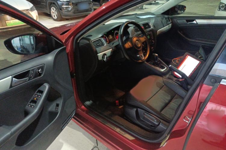 Used Volkswagen Sagitar 2014 Revised Version 1.6L Automatic Comfort Edition Interior 3