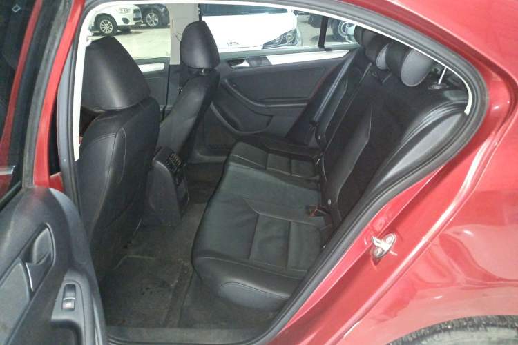 Used Volkswagen Sagitar 2014 Revised Version 1.6L Automatic Comfort Edition Interior 4