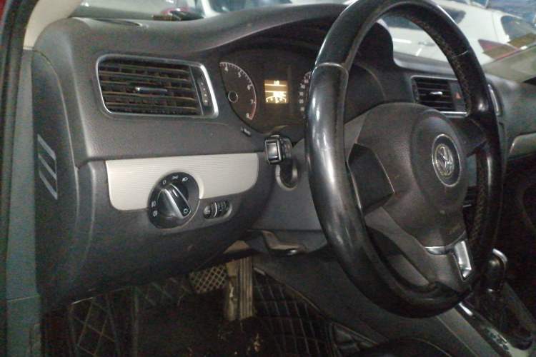 Used Volkswagen Sagitar 2014 Revised Version 1.6L Automatic Comfort Edition Interior 4