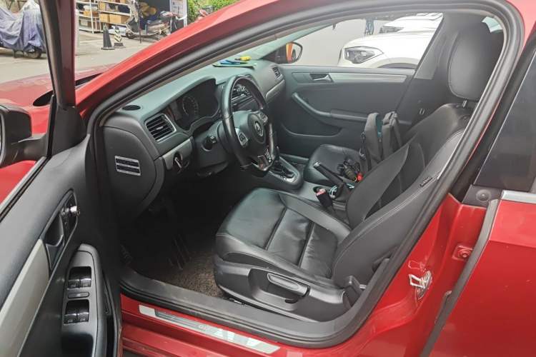 Used Volkswagen Sagitar 2014 Revised Version 1.4TSI Automatic Luxury Edition Left Front Seat