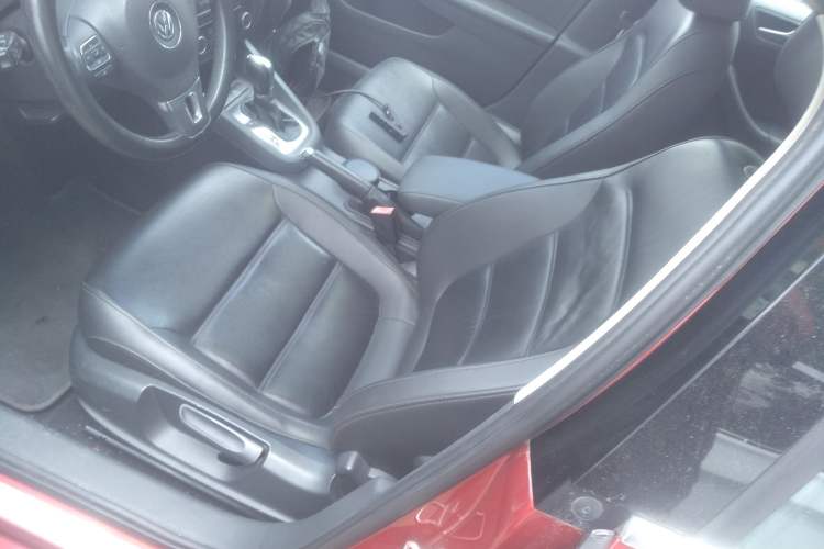 Used Volkswagen Sagitar 2014 1.4TSI Automatic Luxury Model Left Front Seat