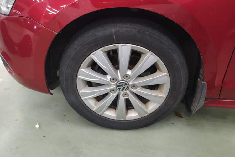 Used Volkswagen Sagitar 2014 Revised Version 1.6L Automatic Comfort Edition Left Front Wheel Hub