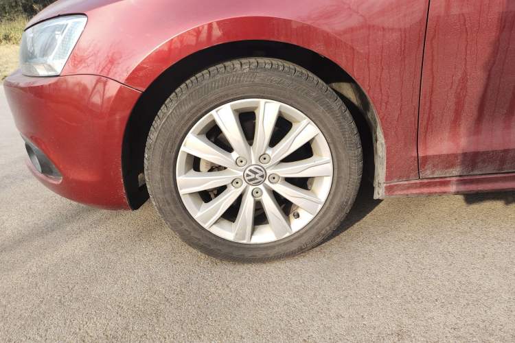 Used Volkswagen Sagitar 2014 Revised Version 1.6L Automatic Comfort Edition Left Front Wheel Hub