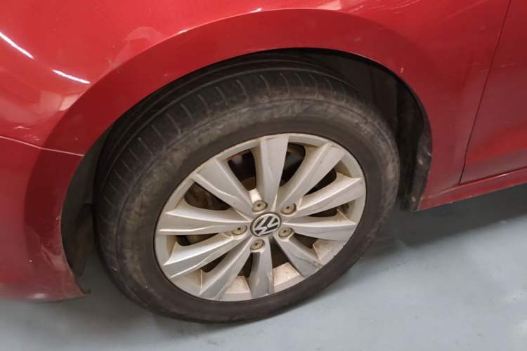Used Volkswagen Sagitar 2014 Revised Version 1.4TSI Automatic Luxury Edition Left Front Wheel Hub