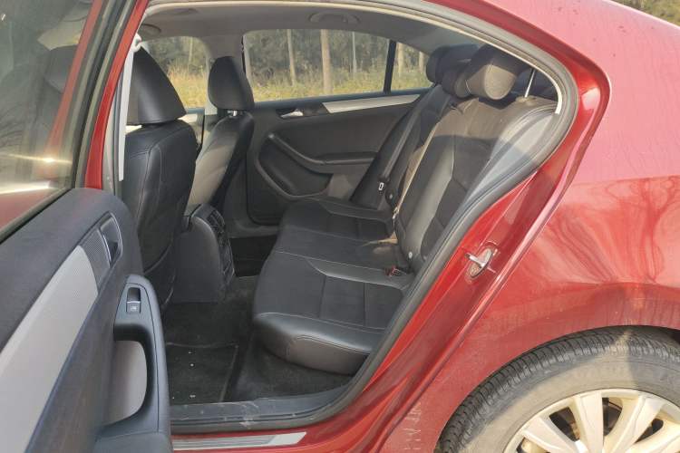Used Volkswagen Sagitar 2014 Revised Version 1.6L Automatic Comfort Edition Left Rear Seat