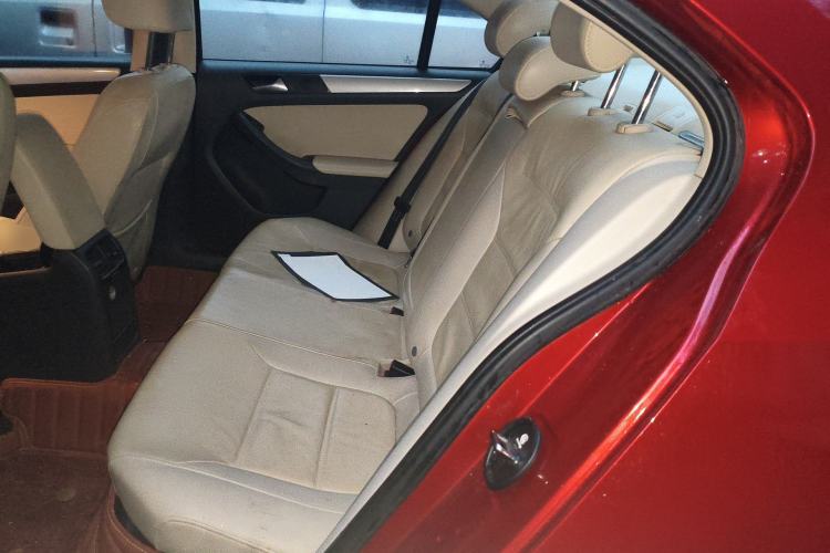 Used Volkswagen Sagitar 2014 Revised Version 1.6L Automatic Comfort Edition Left Rear Seat