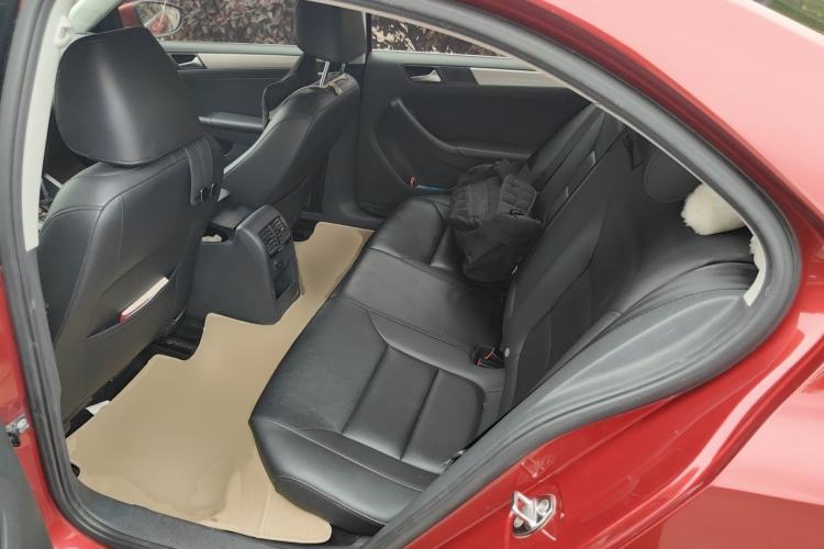 Used Volkswagen Sagitar 2014 Revised Version 1.6L Automatic Comfort Edition Left Rear Seat
