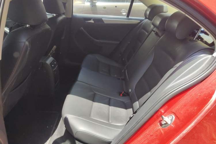 Used Volkswagen Sagitar 2014 Revised Version 1.6L Automatic Comfort Edition Left Rear Seat