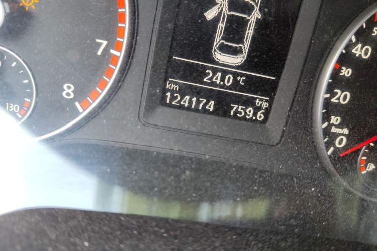 Used Volkswagen Sagitar 2014 1.4TSI Automatic Luxury Model Odometer Close Up