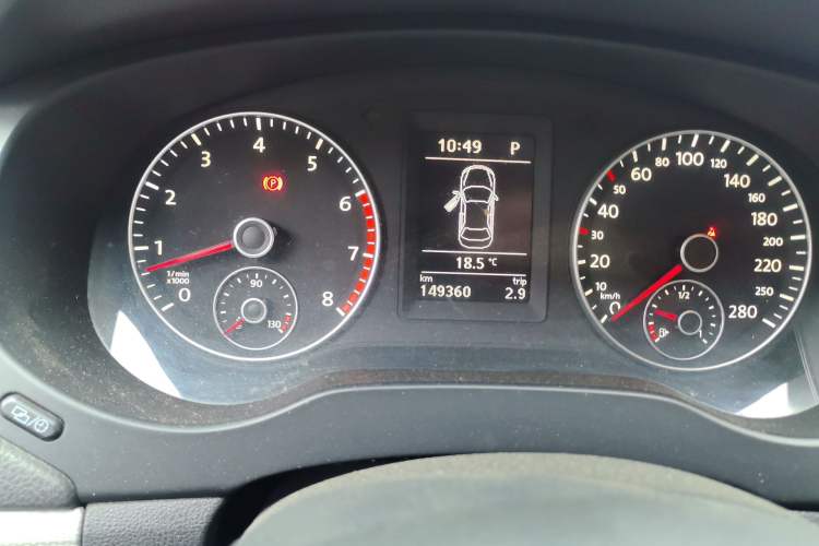 Used Volkswagen Sagitar 2014 1.4TSI Automatic Luxury Model Odometer Close Up