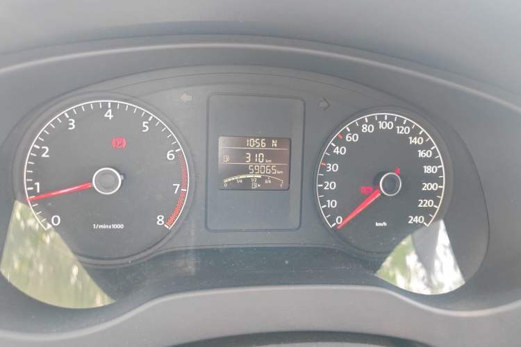Used Volkswagen Sagitar 2014 Revised Version 1.6L Automatic Comfort Edition Odometer Close Up