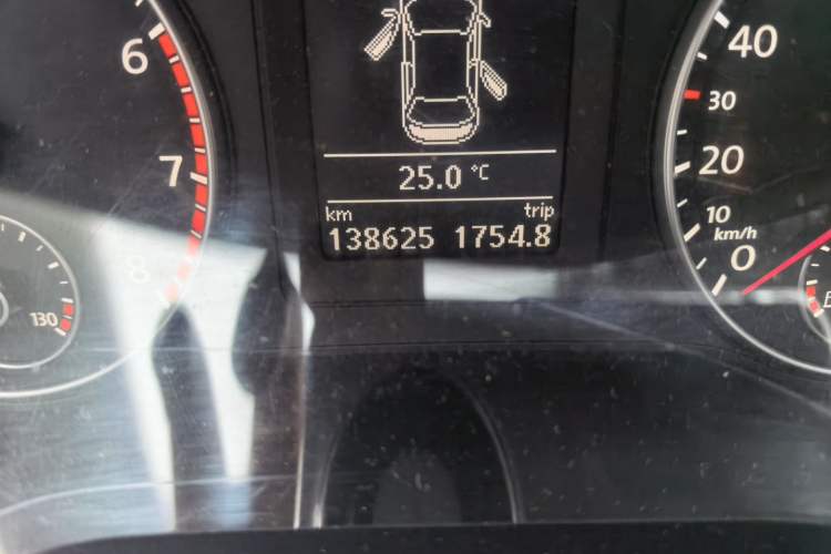 Used Volkswagen Sagitar 2014 1.4TSI Automatic Luxury Model Odometer Close Up