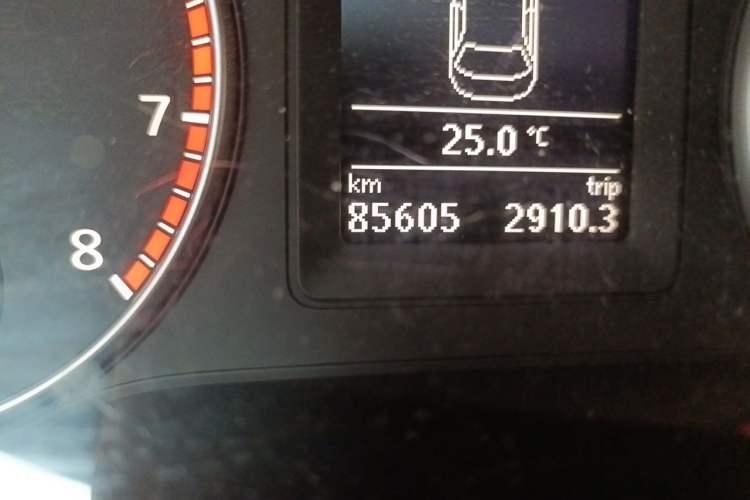 Used Volkswagen Sagitar 2014 1.4TSI Automatic Luxury Model Odometer Close Up