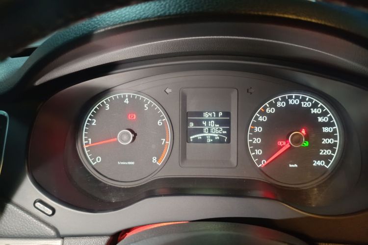 Used Volkswagen Sagitar 2014 1.6L Automatic Comfort Model Odometer Close Up