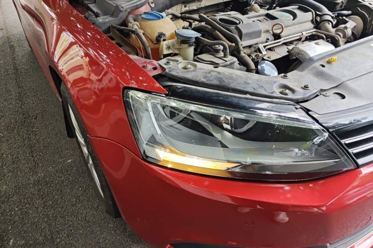 Used Volkswagen Sagitar 2014 Revised Version 1.4TSI Automatic Luxury Edition Right Front Headlight