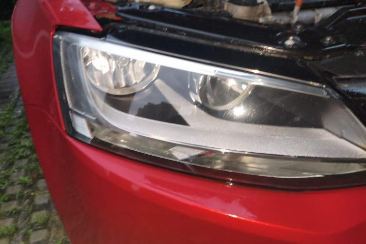 Used Volkswagen Sagitar 2014 Revised Version 1.6L Automatic Comfort Edition Right Front Headlight