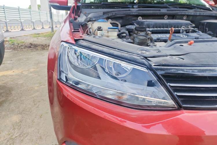 Used Volkswagen Sagitar 2014 Revised Version 1.6L Automatic Comfort Edition Right Front Headlight