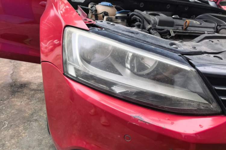 Used Volkswagen Sagitar 2014 1.4TSI Automatic Luxury Model Right Front Headlight