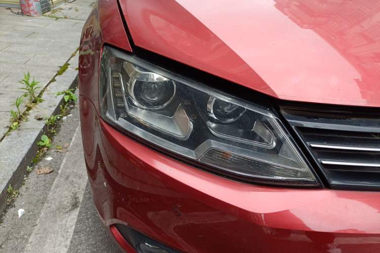 Used Volkswagen Sagitar 2014 1.4TSI Automatic Luxury Model Right Front Headlight
