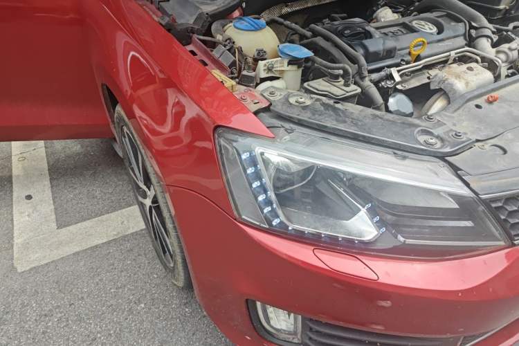 Used Volkswagen Sagitar 2014 Revised Version 1.4TSI Automatic Luxury Edition Right Front Headlight