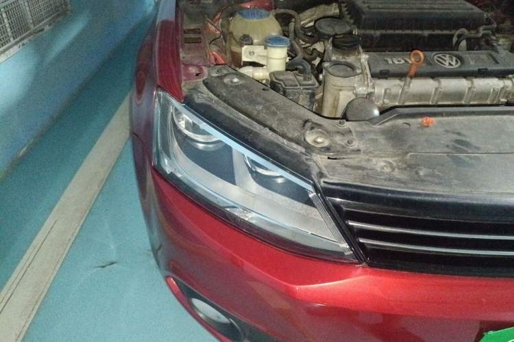 Used Volkswagen Sagitar 2014 1.6L Automatic Comfort Model Right Front Headlight