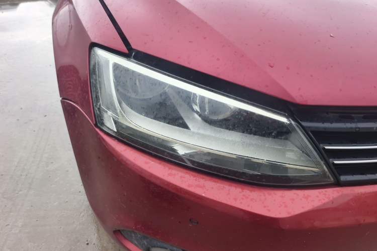 Used Volkswagen Sagitar 2014 Revised Version 1.4TSI Automatic Luxury Edition Right Front Headlight