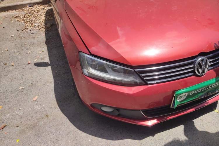 Used Volkswagen Sagitar 2014 Revised Version 1.6L Automatic Comfort Edition Right Front Headlight