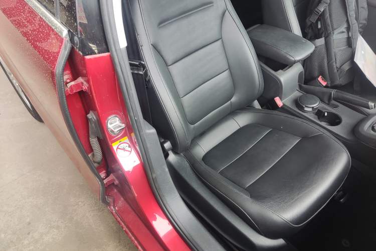 Used Volkswagen Sagitar 2014 Revised Version 1.4TSI Automatic Luxury Edition Right Front Seat