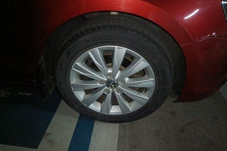 Used Volkswagen Sagitar 2014 Revised Version 1.6L Automatic Comfort Edition Right Front Wheel Hub