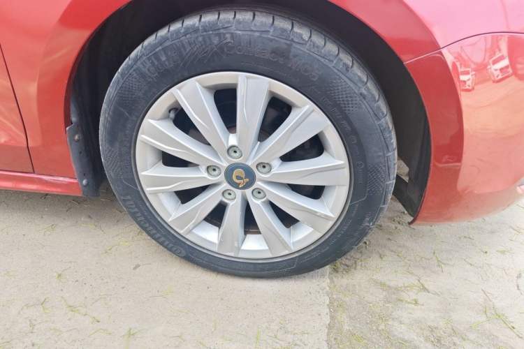 Used Volkswagen Sagitar 2014 Revised Version 1.6L Automatic Comfort Edition Right Front Wheel Hub