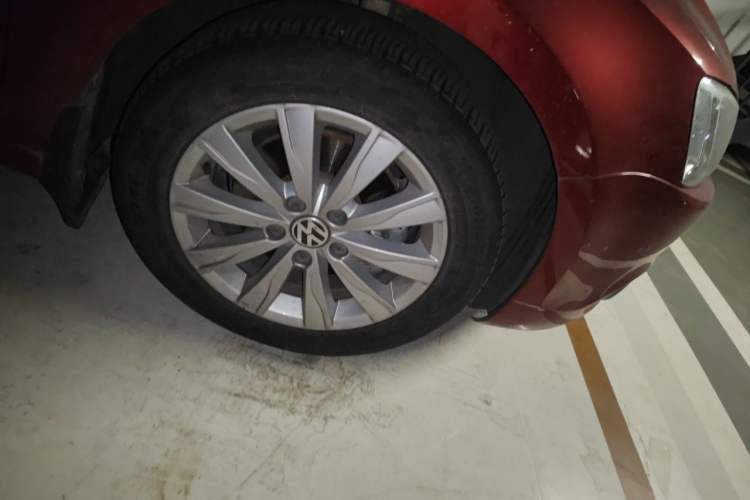 Used Volkswagen Sagitar 2014 Revised Version 1.4TSI Automatic Luxury Edition Right Front Wheel Hub