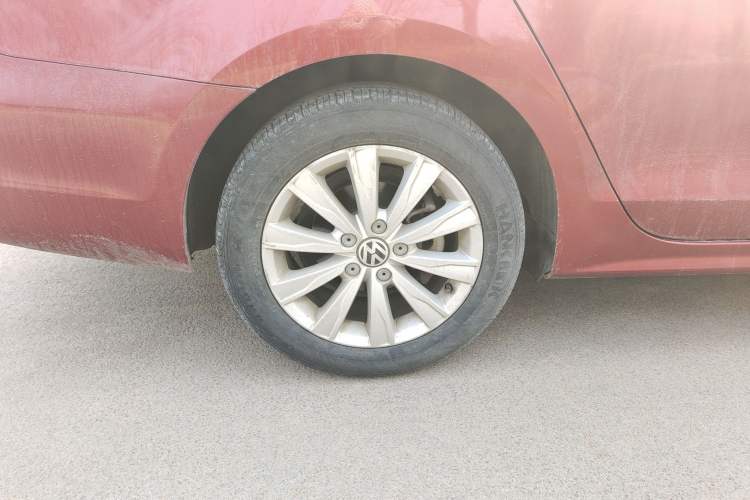 Used Volkswagen Sagitar 2014 Revised Version 1.6L Automatic Comfort Edition Right Rear Wheel Hub