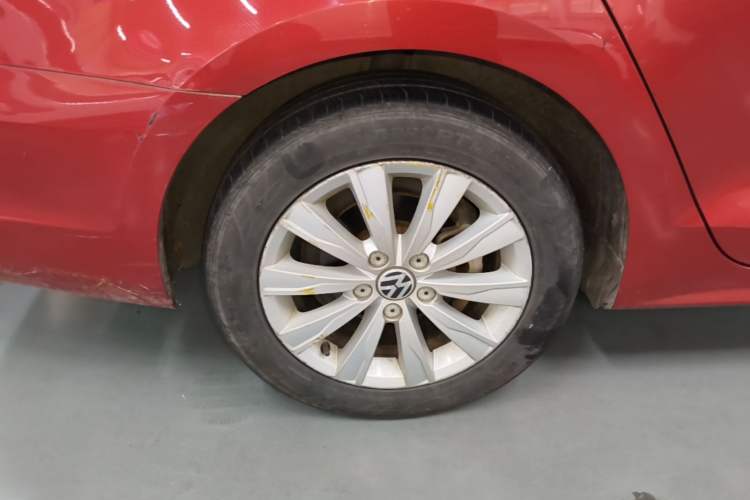 Used Volkswagen Sagitar 2014 Revised Version 1.4TSI Automatic Luxury Edition Right Rear Wheel Hub