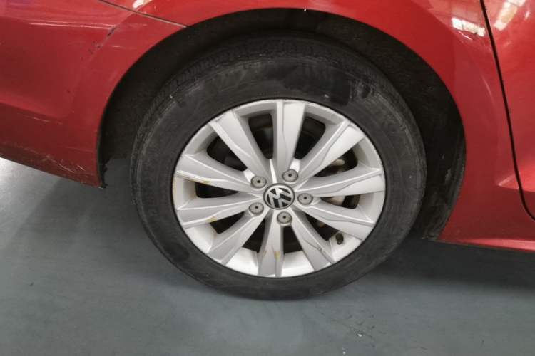 Used Volkswagen Sagitar 2014 Revised Version 1.4TSI Automatic Luxury Edition Right Rear Wheel Hub