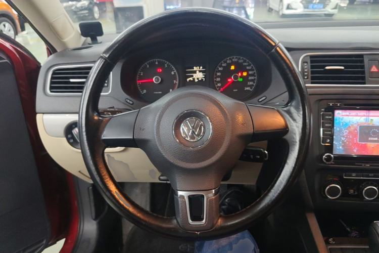 Used Volkswagen Sagitar 2014 Revised Version 1.6L Automatic Comfort Edition Steering Wheel