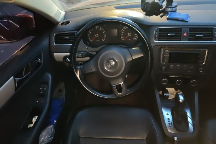 Used Volkswagen Sagitar 2014 1.6L Automatic Comfort Model Steering Wheel