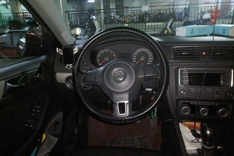 Used Volkswagen Sagitar 2014 Revised Version 1.6L Automatic Comfort Edition Steering Wheel
