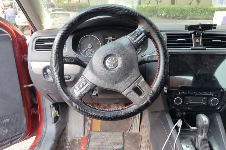 Used Volkswagen Sagitar 2014 1.4TSI Automatic Luxury Model Steering Wheel