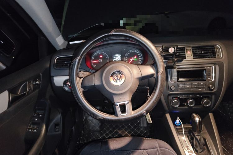 Used Volkswagen Sagitar 2014 Revised Version 1.6L Automatic Comfort Edition Steering Wheel