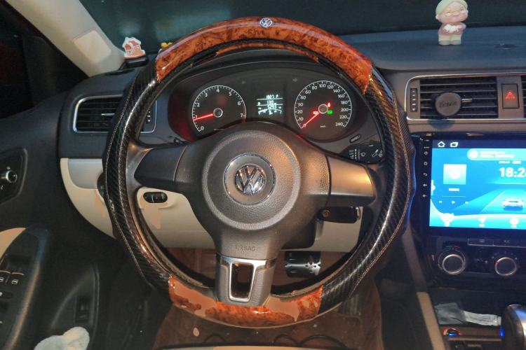 Used Volkswagen Sagitar 2014 Revised Version 1.6L Automatic Comfort Edition Steering Wheel