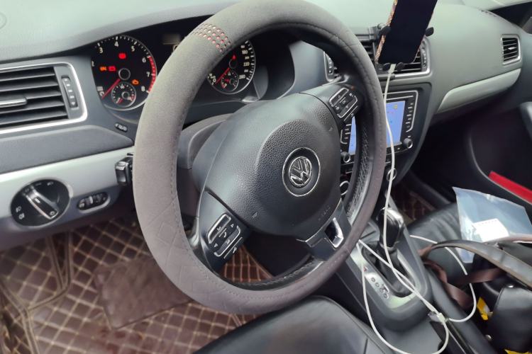Used Volkswagen Sagitar 2014 1.4TSI Automatic Luxury Model Steering Wheel