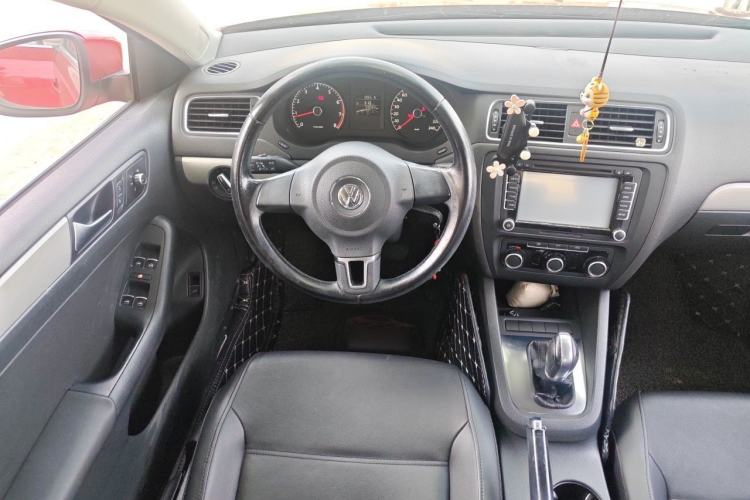 Used Volkswagen Sagitar 2014 Revised Version 1.6L Automatic Comfort Edition Steering Wheel