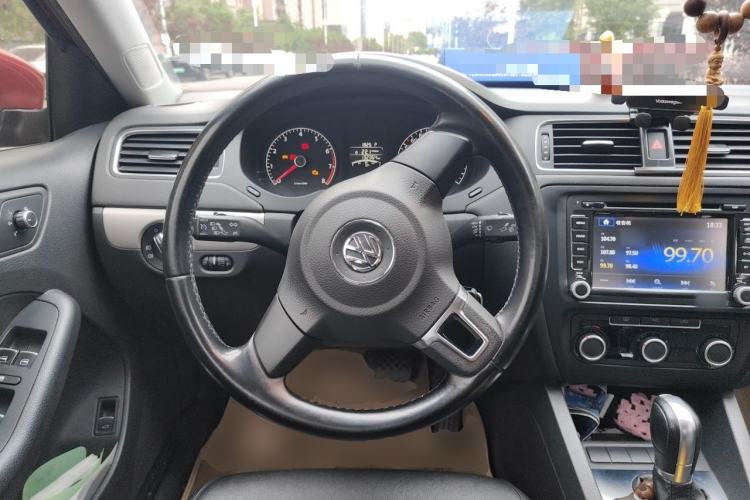 Used Volkswagen Sagitar 2014 Revised Version 1.6L Automatic Comfort Edition Steering Wheel