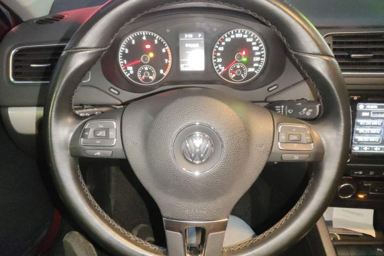 Used Volkswagen Sagitar 2014 Revised Version 1.4TSI Automatic Luxury Edition Steering Wheel
