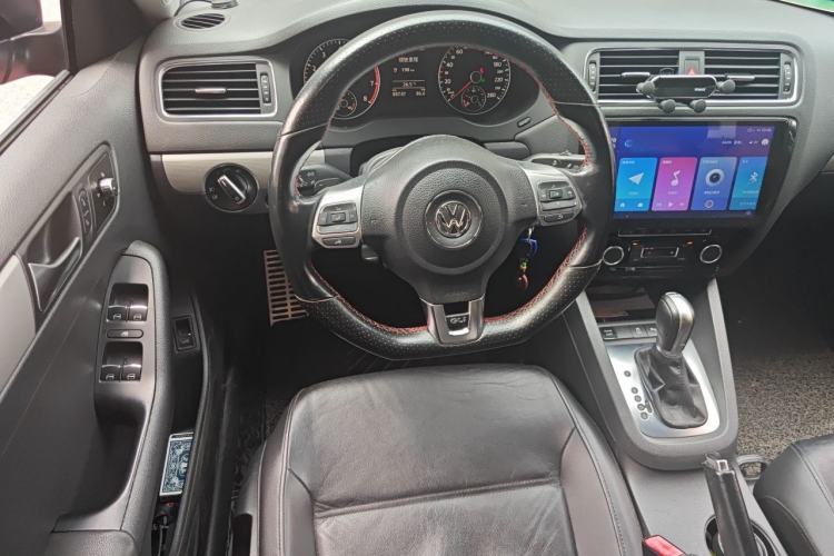 Used Volkswagen Sagitar 2014 Revised Version 1.4TSI Automatic Luxury Edition Steering Wheel