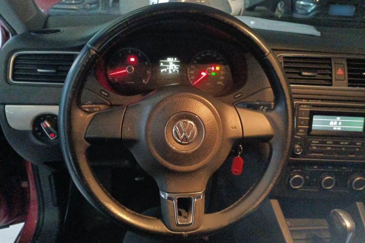 Used Volkswagen Sagitar 2014 Revised Version 1.6L Automatic Comfort Edition Steering Wheel
