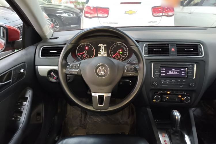 Used Volkswagen Sagitar 2014 Revised Version 1.4TSI Automatic Luxury Edition Steering Wheel