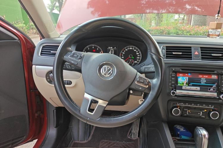 Used Volkswagen Sagitar 2014 Revised Version 1.4TSI Automatic Luxury Edition Steering Wheel